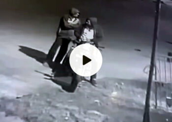 हनुमान मंदिरही नाही सुरक्षित, दानपेटी पळविली cctv footage