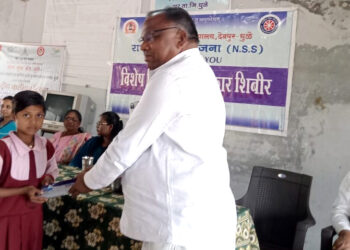 बालिकादिनी आश्रमशाळेतील मुलींना प्रश्नमंजुषेची मेजवानी