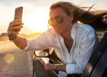 सेल्फीचा मोह टाळा