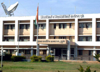 एकदा कलेक्टर कचेरीत भेट द्या अन् मुख्यमंञी सचिवालयाची कार्यपध्दती जाणून घ्या