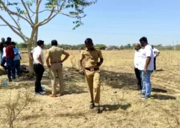 निर्दयीपणाचा कळस, दगडाने इतके ठेचले की शिर धडावेगळे झाले, पार्टीनंतर दोन मिञांनी खून केल्याचा संशय-no1maharashtra