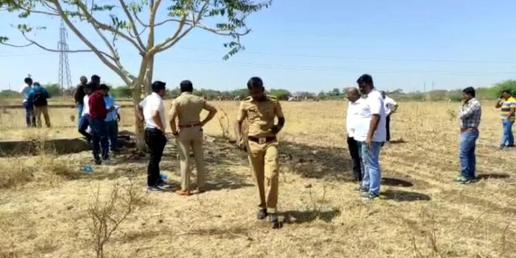 निर्दयीपणाचा कळस, दगडाने इतके ठेचले की शिर धडावेगळे झाले, पार्टीनंतर दोन मिञांनी खून केल्याचा संशय-no1maharashtra