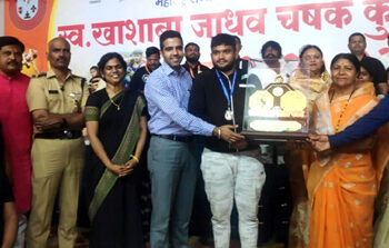 Dhule wrestlers won six medals धुळ्याच्या मल्लांनी जिंकली सहा पदकं, जतीन आव्हाळेला गोल्ड मेडल