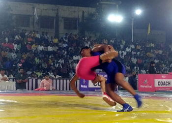 The riot has started सुरु झालीय दंगल, कोण करणार कोणावर मात? जाऊया कुस्तीच्या आखाड्यात!