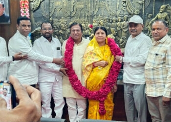 Mayor Pratibhatai felicitated by Teli Federation महापौर प्रतिभाताईंचा तेली महासंघातर्फे सत्कार