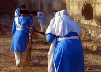 Sant Nirankari Mission’s ‘Swachh Jal Swachh Man’ campaign संत निरंकारी मिशनचे ‘स्वच्छ जल स्वच्छ मन’ अभियान, पाझरा नदीचे पाञ केले स्वच्छ