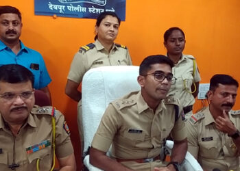 30 boys and girls were caught in the cafe कॅफेमध्ये चाळे करणाऱ्या ३० मुला मुलींना पकडले, भावी पती-पत्नीची वरातही पोलीस ठाण्यात