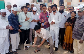 रस्ता कॉंक्रिटीकरण, २० लक्ष खर्च, आमदार फारुख शाह यांच्या हस्ते शुभारंभ