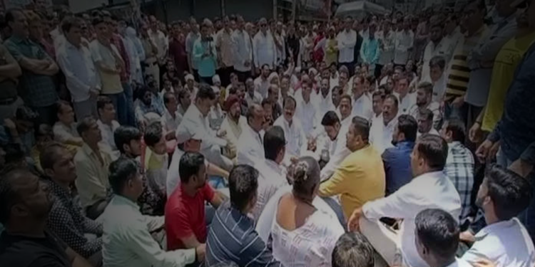 Ahmednagar Crime व्यापाऱ्यावर प्राणघातक हल्ला, अहमदनगरमध्ये कडकडीत बंद