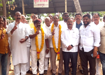 market committee elections महाविकास आघाडीची विजयी सलामी, बाजार समिती निवडणुकीत काँग्रेसचे विजय चिंचोले बिनविरोध