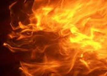 Five women died मेणबत्तीच्या कारखान्यात पाच महिला आगीत होरपळून मेल्या, प्रत्येकी पाच लाखांची मदत