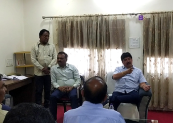 Mla Farukh Shah वीज, पाणी प्रश्नावर आमदार आक्रमक, महापालिकेला कुलूप ठोकण्याचा इशारा