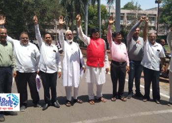 मोदी सरकार, आम्ही व्यवसाय करायचा की वर्षभर फक्त परवान्यांचेच नुतनीकरण करत रहायचे ?