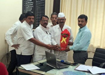 धान्यसाठा सुरळीत करा, रेशन दुकानदारांनी दिले प्रशासनाला निवेदन