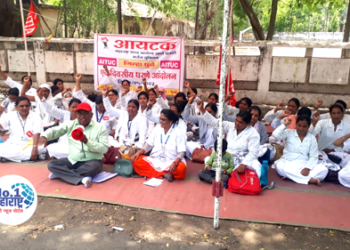 कंत्राटी नर्सेसचे राज्यव्यापी धरणे आंदोलन, सरकारी सेवेत सामावून घेण्याची मागणी