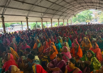 Satyashodhak Mahila Sabha ‘द केरला स्टोरी’ चित्रपटाद्वारे जातीय द्वेष पेरणाऱ्यांच्या नाकावर टिच्चून हजारो आदिवासी महिलांनी धरला आंतरजातीय, आंतरधर्मीय विवाहाला प्रोत्साहन देण्याचा आग्रह