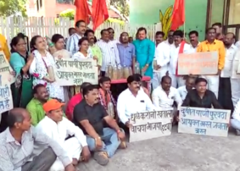 Dhule News दहा दिवसाआड पाणी, तेही दूषित, शिवसेनेचे आंदोलन