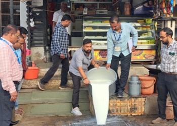 Adulteration in milk तुमच्या शहरात कोणत्या डेअरीवर होते दुधात भेसळ? वाचा सविस्तर…