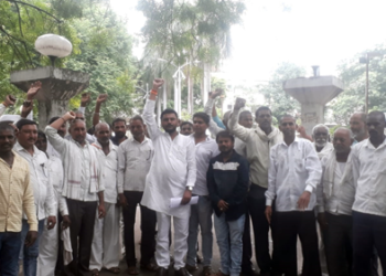 Dhule News अक्कलपाड्याच्या पाण्यासाठी शेतकऱ्यांचे आंदोलन