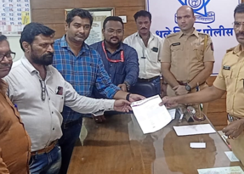 Dhule News बातमी घेण्यासाठी गेलेल्या पत्रकाराला पोलिसांची शिवीगाळ