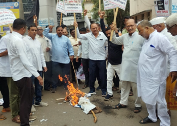 Sambhaji Bhide News मनोहर भिडे यांच्या प्रतिकात्मक पुतळ्याचे दहन