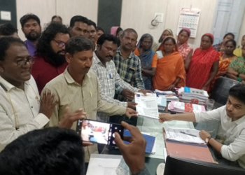 Shirpur News गायरान जमिनीवरील निवासी अतिक्रमण नियामानुकल करा : सत्यशोधक जन आंदोलनाची मागणी