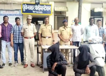 Dhule Crime तरूणाची दुचाकी, मोबाईल, पैसे लुटणाऱ्या दोघांना पोलिसांनी पकडले