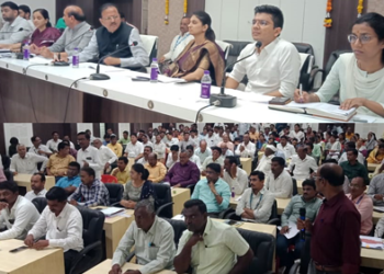 Dhule ZP News अडीच लाख शेतकऱ्यांना पीक विम्याची 25 टक्के अग्रीम रक्कम रोख मिळणार!