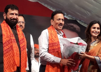 Girish Mahajan Dance धुळ्यातील दहीहंडी उत्सवात मंत्री गिरीश महाजन भन्नाट नाचले