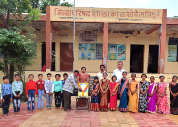 Dhule News जिल्हा परिषद शाळेचे विद्यार्थी झाले शिक्षक, गोविंदा बनून दहीहंडीही फोडली