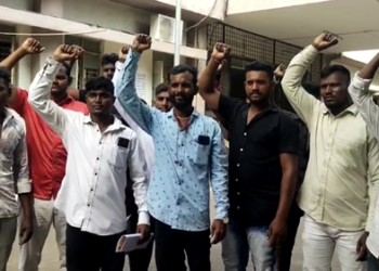 Dhule News साखर कारखानदार, भांडवलदारांकडून ऊसतोड मजुरांची पिळवणूक