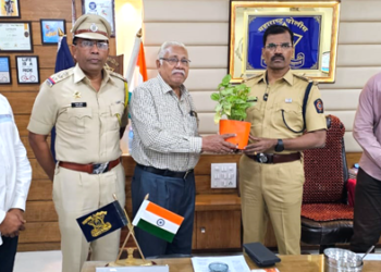 Dhule News दिड वर्षांपूर्वी हरवलेला मोबाईल पोलिसांनी शोधून काढला, चार महिन्यांत 36 मोबाईलचा शोध