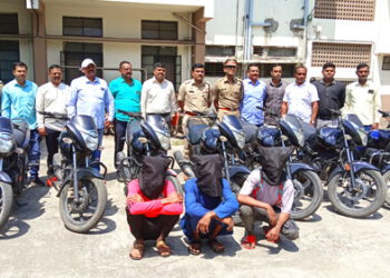 Dhule Crime दुचाकी चोरांच्या टोळीसह सोनसाखळी चोरालाही पकडले, जुगाराच्या अड्ड्यावर धाड