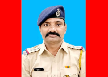 PI Dnyaneshwar Vare was caught accepting a bribe of 50 thousand नवापूरचे पीआय ज्ञानेश्वर वारेंना 50 हजारांची लाच घेताना पकडले