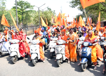 Dhule News श्रीराम नवमीनिमित्त धुळे शहरातून निघाली बाईक रॅली, श्रीराम मंदिरातही दर्शनासाठी भाविकांच्या रांगा