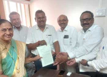 Dhule News नवनियुक्त नोटरी वकिलांना प्रमाणपत्र व अधिकार द्या!