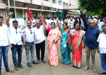 Badlapur Rape Case बदलापूर प्रकरणी धुळ्यात मनसेची निदर्शने 