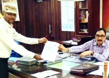 Dhule News प्रा. घनश्याम थोरात पद्मश्री पुरस्काराचे धुळे जिल्ह्यातून एकमेव नाॅमिनी, जिल्हाधिकाऱ्यांनी दिल्या शुभेच्छा 