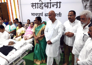 Rohidas Patil Passed Away माजी मंत्री रोहिदास पाटील यांच्यावर धुळे येथे शासकीय इतमामात अंत्यसंस्कार