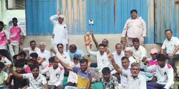 Dhule News पाण्यासाठी कापडणे ग्रामस्थांचे ‘घागर नळाला लाव’ आंदोलन
