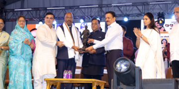 ओमप्रकाश अग्रवाल म्हणजे विविध क्षेत्रांतील यशस्वी भीष्म पितामह : महसूलमंत्री बावनकुळे