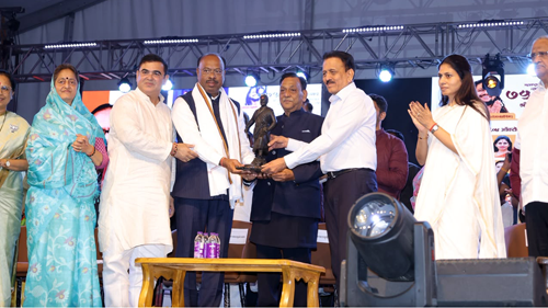 ओमप्रकाश अग्रवाल म्हणजे विविध क्षेत्रांतील यशस्वी भीष्म पितामह : महसूलमंत्री बावनकुळे