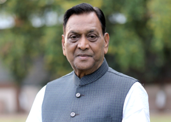 Omprakash Agrawal Amrut Mahotsav ओमप्रकाशजी अग्रवाल : एक दिशादर्शक व्यक्तिमत्त्व!